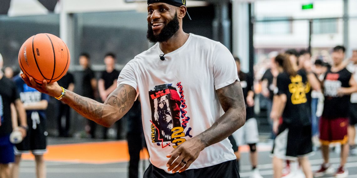 LeBron James se convierte en copropietario de los Medias Rojas de Boston
