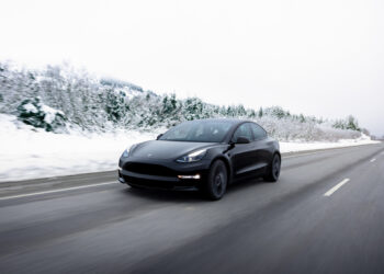 Tesla actualizará el software a 362,758 vehículos