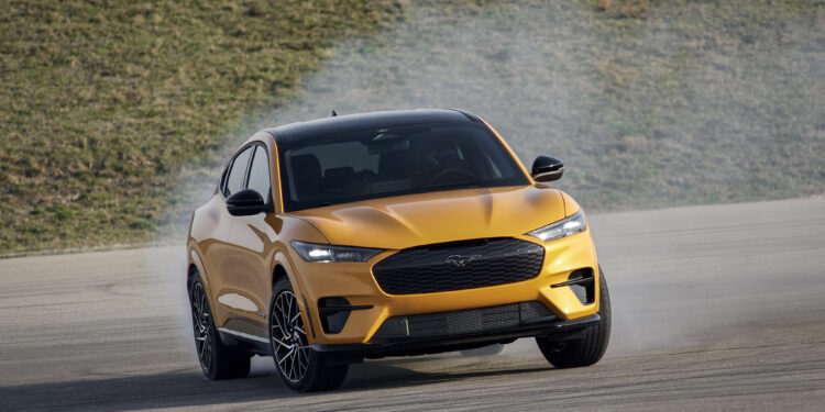 Ford trabajará de la mano con empresa china para construir baterías para vehículos eléctricos en los Estados Unidos