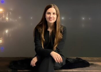 Latina triunfa en redes sociales mostrando una realidad poco conocida de los Estados Unidos