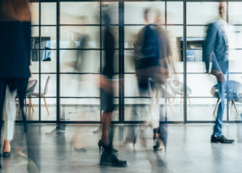 5 trabajos que pagan $100,000 dólares al año o más y no requieren título universitario