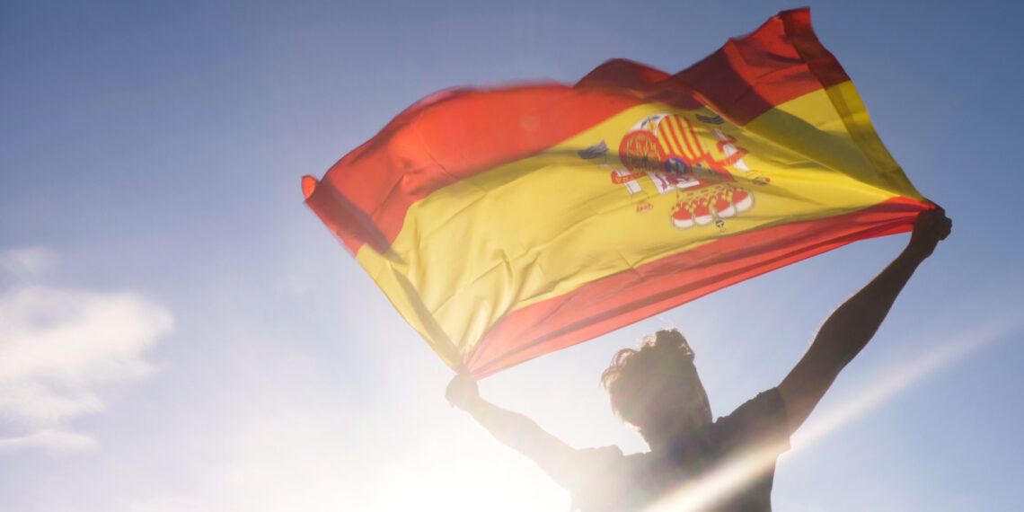 Esto debes ganar para vivir en España como nómada digital