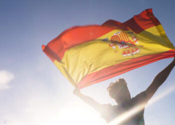 Esto debes ganar para vivir en España como nómada digital