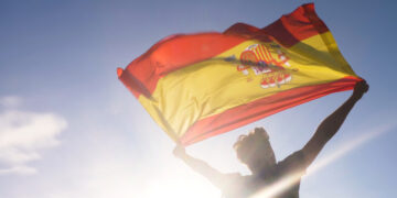 Esto debes ganar para vivir en España como nómada digital