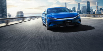 El legendario inversionista, Charlie Munger, dice que BYD está por delante de Tesla