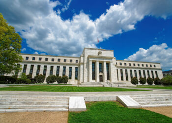 En medio de la crisis bancaria, la FED incrementa nuevamente las tasas de interés