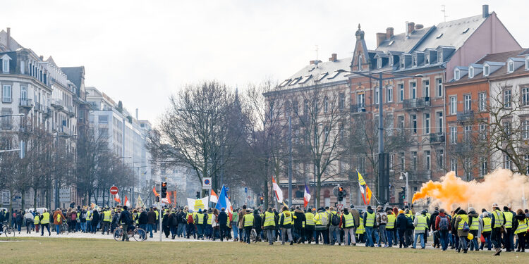 Francia detenida por cuenta de las protestas en contra de la reforma pensional de Macron