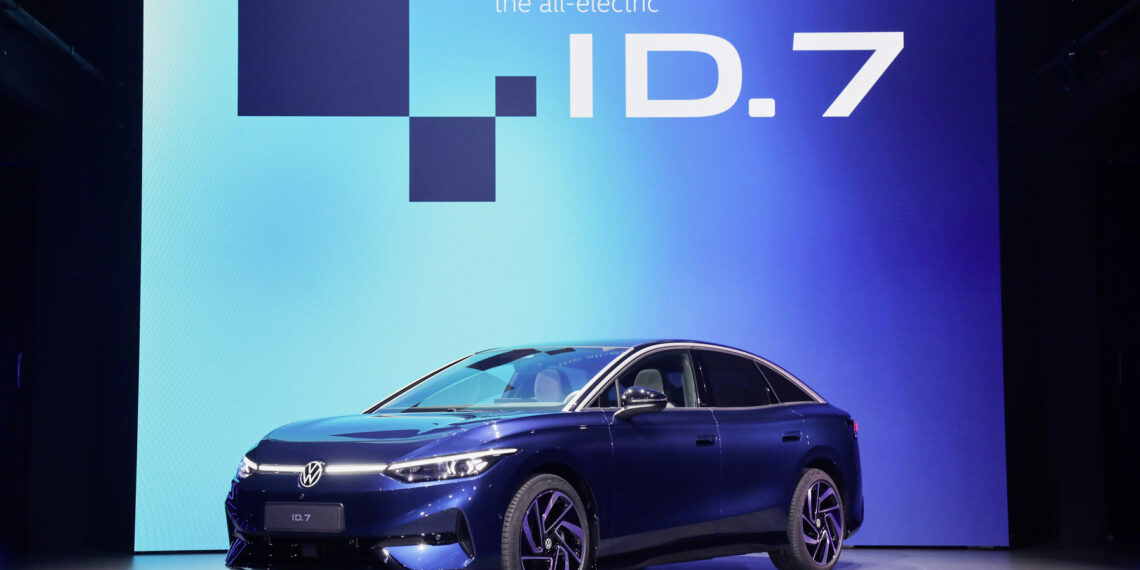 Volkswagen lanzó un nuevo sedán eléctrico con una autonomía de hasta 700 km