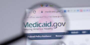 Cómo evitar perder Medicaid a medida que los estados reducen su cobertura