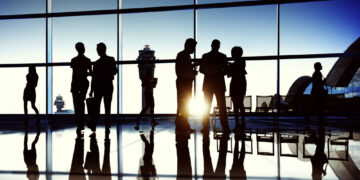 Viajes aéreos durante el feriado del Día de los Caídos superan los niveles de 2019