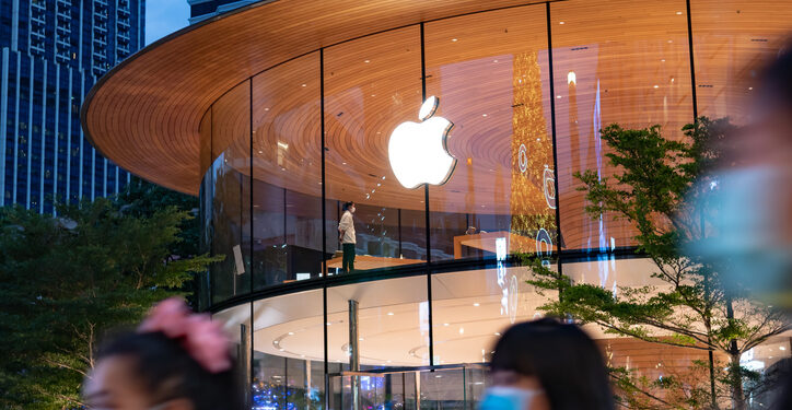 Apple firma multimillonario acuerdo para fabricar componentes 5G dentro de los EE. UU.