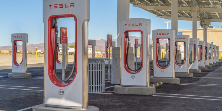 Otro famoso fabricante de automóviles empezará a utilizar la red de carga de Tesla ¿quién es?