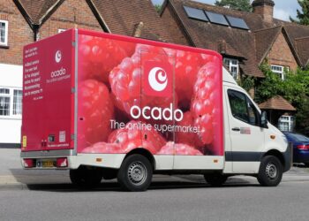 Las acciones de la empresa británica Ocado suben más del 40% luego de rumores sobre una posible compra por parte de Amazon