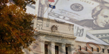 La FED retrasa la subida de los tipos de interés y anuncia que habrá al menos dos alzas más antes de terminar 2023