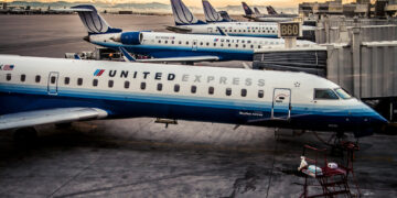 La aerolínea United entregará 30,000 millas de viajero frecuente a personas afectadas por los retrasos masivos en los vuelos