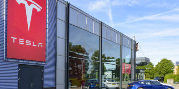 Tesla registró ingresos trimestrales récord de $24.9 mil millones