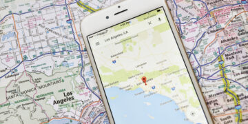 Tres gigantes se unen para destronar un duopolio creado por Google y Apple