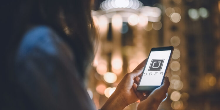 Uber logra ser rentable por primera vez en su historia