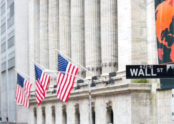 Moody’s bajó la calificación a 10 bancos de EE. UU.