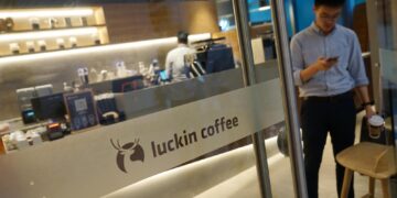 Empresa china superó a Starbucks como la cadena de café más grande en ese país