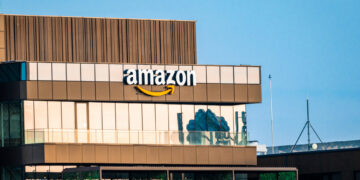 Amazon invertirá alrededor de $4,000 millones de dólares en un rival de ChatGPT