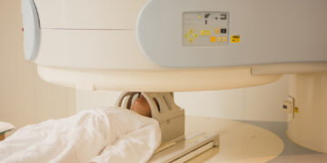 Microsoft está construyendo el modelo de IA más grande del mundo para detectar cáncer