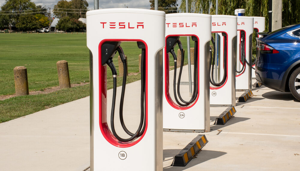 Autos Hyundai y Kia se podrán cargar en puertos Tesla a partir del próximo año