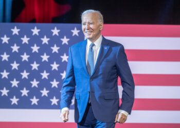 El congreso de los Estados Unidos aprobó a última hora un proyecto de ley de gastos que evitó el cierre del gobierno