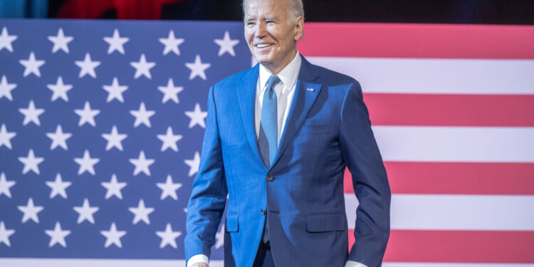 El congreso de los Estados Unidos aprobó a última hora un proyecto de ley de gastos que evitó el cierre del gobierno