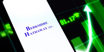 Berkshire Hathaway alcanzó un récord de $157 mil millones de dólares en efectivo