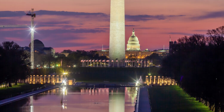 Mike Johnson enfrenta su primera gran prueba como presidente de la Cámara de Representantes de los Estados Unidos