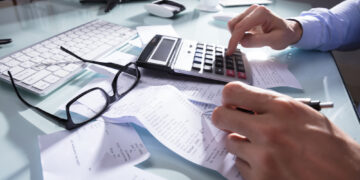 Estrategias para reducir su factura de impuestos o aumentar su reembolso antes de este fin de año