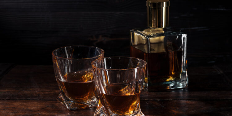 Unión Europea acordó no imponer un arancel del 50% al whisky estadounidense