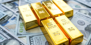 El precio del oro alcanzó un máximo histórico de $2,100 dólares