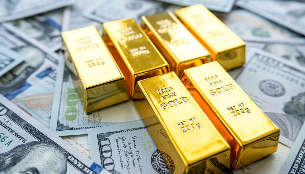 El precio del oro alcanzó un máximo histórico de $2,100 dólares