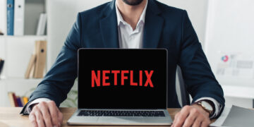 Cofundador y presidente de Netflix dona $1,100 millones de dólares en acciones de la compañía