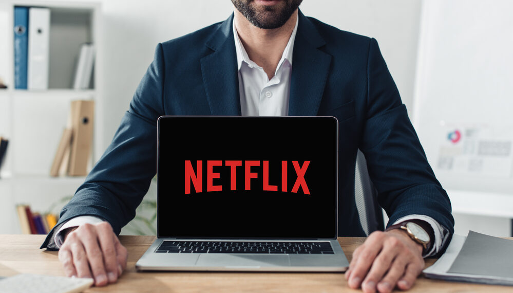 Cofundador y presidente de Netflix dona $1,100 millones de dólares en acciones de la compañía