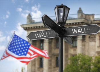 S&P 500 cierra en máximos históricos y Dow gana 300 puntos al final del día