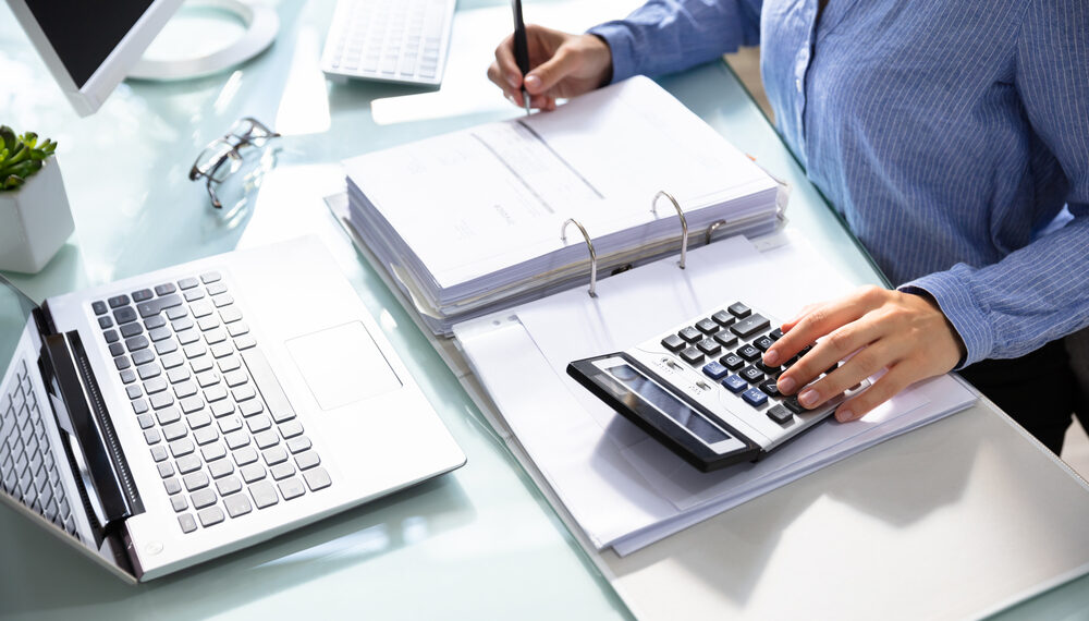 Cómo escoger un preparador de impuestos sin caer en estafas