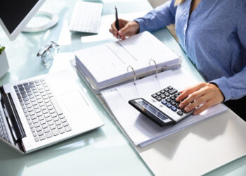 Cómo escoger un preparador de impuestos sin caer en estafas