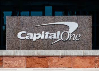 Esta es la razón por la que Capital One está comprando Discover, en la mayor fusión en lo que va de 2024