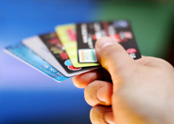 Los saldos promedios de las tarjetas de crédito aumentan un 10% al tiempo que crece la morosidad