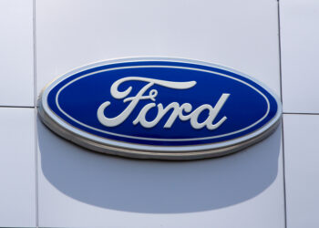 El CEO de Ford le dice a Wall Street que se olvide de Tesla y que Ford Pro es el futuro de la industria automotriz