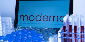 Moderna superó las expectativas financieras a pesar de la caída de sus ingresos