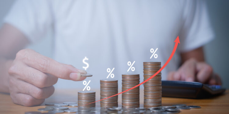 El índice de precios de gastos de consumo personal, una medida clave de inflación, aumentó un 0.4% en enero