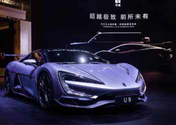 BYD lanza el U9, un auto eléctrico deportivo que podría competir con Ferrari