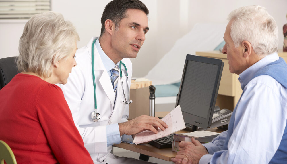 Médicos de familia ganan en promedio más de $200,000 al año