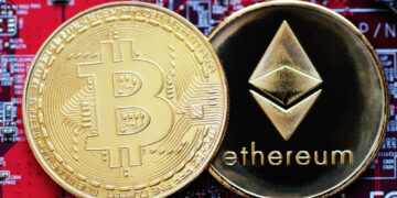 Bitcoin alcanza nuevo récord y ether se acerca a su máximo histórico