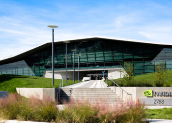 CEO de Nvidia revela cómo la humildad y la sinceridad salvaron a su empresa de la bancarrota