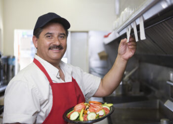 Inmigrantes en la fuerza laboral de Estados Unidos: ¿Beneficioso o perjudicial?